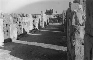 Straße in Sabratha : Blick durch eine Straße der römischen Ruinen in Sabratha