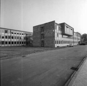 Übergabe des Hauptquartiers der Luftwaffengruppe Süd an der Blankenlocher Allee.