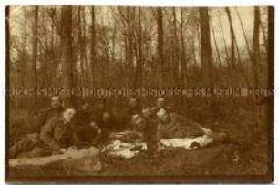 Soldaten-Picknik im Wald an der Westfront