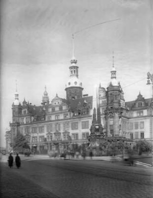 Dresden, Residenzschloss : Dresden-Altstadt. Blick auf Residenzschloss mit Wettin-Obelisk