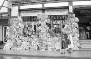 Rotenburg/Fulda: Zeitungsladen mit Wand voll Zeitungen