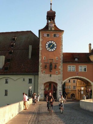 Steinerne Brücke über die Donau 12. Jh. und Brückenturm