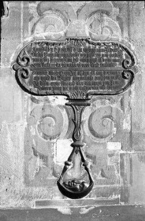 Basel: Inschrifttafel [Hochwasserstandsmarke 1529] am Eingang des Rathauses