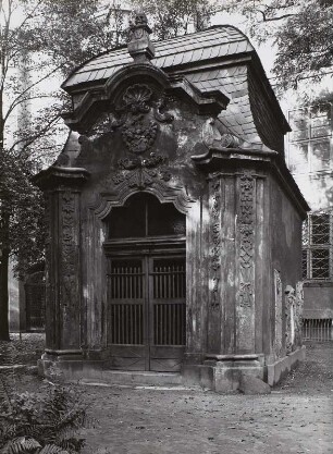 Leipzig, Johannisplatz. Alter Johannisfriedhof. Baumgärtnersche Gruft (um 1720/1726; C. Döring)