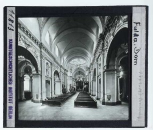 Fulda, Dom : Innenansicht, Blick zum Chor (nach W)