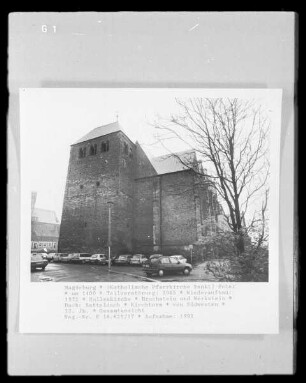 Katholische Pfarrkirche Sankt Peter —