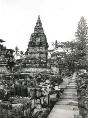 Indonesien, Java. Prambanan bei Yogyakarta. Tempelanlage Prambanan (860-915). Teilansicht