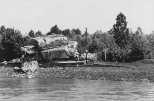 Beseitung zerstörter Bunker am Rhein im Bereich Karlsruhe