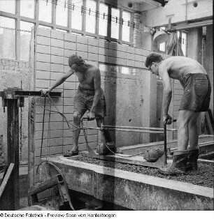 Bau - Plattenbauten (mit Gratulation für erste Mieter)