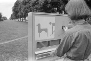 Versuchsweise Aufstellung von vier Automaten zur Ausgabe von Hundekot-Reinigungs-Sets in Karlsruher Grünanlagen durch das städtische Gartenbauamt