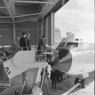 Taufe einer Lufthansa-Maschine Boeing 727 auf den Namen Karlsruhe.