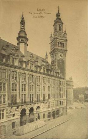 Lille - La Nouvelle Bourse et le Beffroi