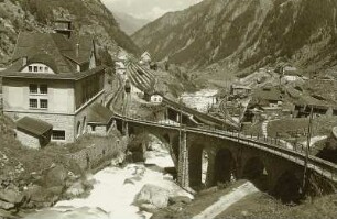 Göschenen mit Gotthard- und Schöllenenbahn : Göschenen mit Gotthard- und Schöllenenbahn. Viadukt der Schöllenenbahn über die Reuß