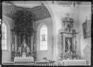 Pfarrkirche, Hochaltar und Seitenaltar