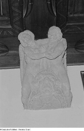 Skulptur an der Decke im Festsaal des Alten Rathauses
