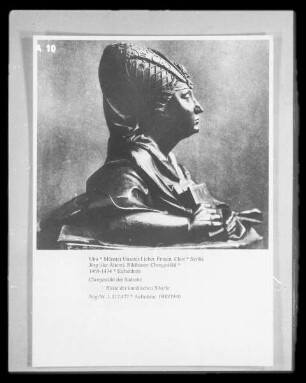 Frauenseite (Südseite) — Büste