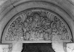 Thronende Madonna zwischen zwei sitzenden Aposteln