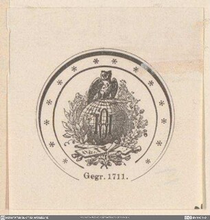 [Globus mit Eule und Monogramm im Sternenkreis]