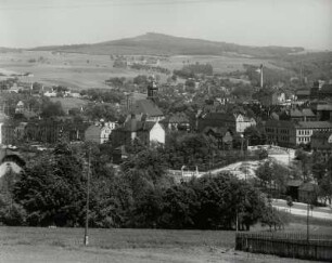 Rodewisch, Stadtansicht : Rodewisch. Stadtansicht mit Stadtkirche. Blick vom Bahnhof nach Nordosten