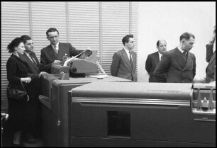 Freiburg: [IBM Geschäftsstelle] Ausstellungsraum, Büromaschinen, Innenraum