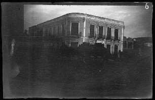 Melilla (=spanische Stadt an der nordafrikanischen Mittelmeerküste mit einer Landgrenze zu Marokko): Zweistöckiges repräsentatives Gebäude [Hotel Reina Victoria (?)]