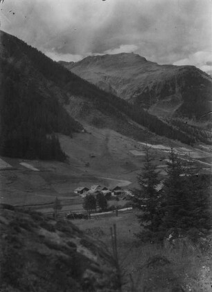 Talblick : Blick in das Paznaun Tal mit Gehöften, bei Ischgl