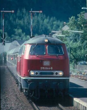Erdorf Lok 215 044 Eilzug Bnb-Wagen