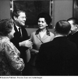Internationale Kommunalpolitiker: Vorbereitungskommision? für das 9. Kolloquium (1972.03); Uno Vereinigung im Rathaus (1972.03.20); Schwedische Kommunalpolitiker mit Böhme (1972.07); Wrozlawer Stadtverordnete (1972.12); Ostrawa (1973.05); Präsident der französischen Abgeordneten (1974.01)
