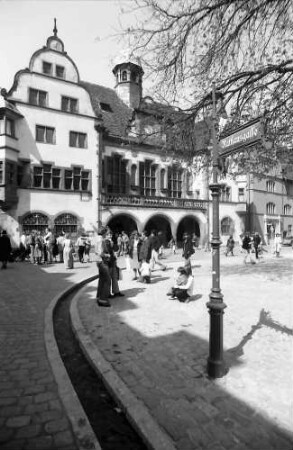 Freiburg: Rathaus im Vorfrühling