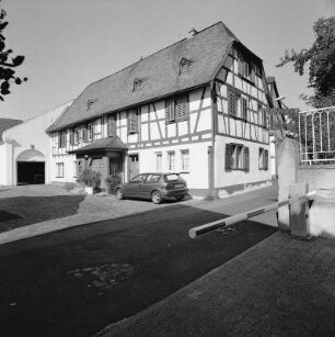 Oestrich-Winkel, Backhausgasse 2