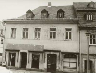 Wohnhaus mit Läden