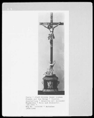 Kruzifix mit kniender Madgalena