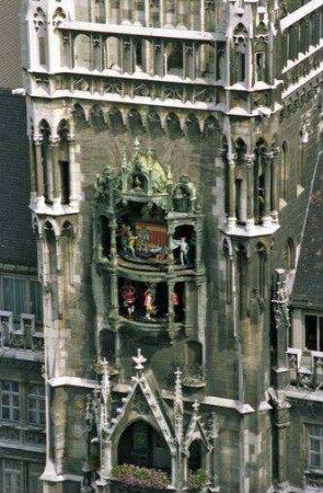 München: Männlelaufen [Glockenspiel] an der Rathausuhr