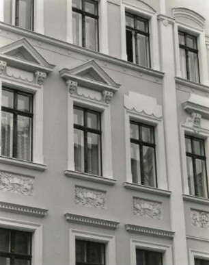 Görlitz, Brautwiesenstraße 12. Wohnhaus (um 1898). Obergeschoßfenster