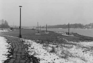 Neustädter Elbufer oberhalb der Moritzburger Straße