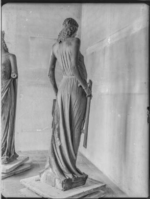 Dom: Synagoge (Figur steht frei am Boden)