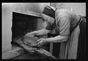 Anna Schwawsch, Brotbacken, Bergen