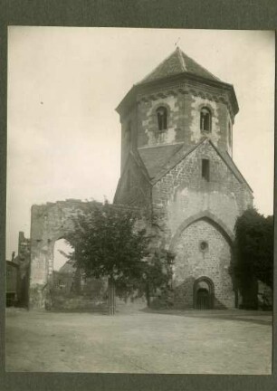 Klosterruine und Kirche, 1180-1200