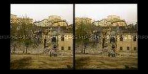 Zerstörte Häuser mit Blick zur Burg, Görz, Gorizia