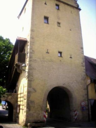 Stadtbefestigung - Stadttor (Unteres Tor)-Ansicht von Stadtseite mit Durchfahrt und Bossierung sowie Steigbügel-Schießscharten in den Obergeschossen