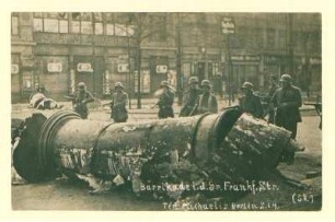 Novemberrevolution: Barrikade in der Großen Frankfurter Straße; Regierungstruppen während der Märzkämpfe