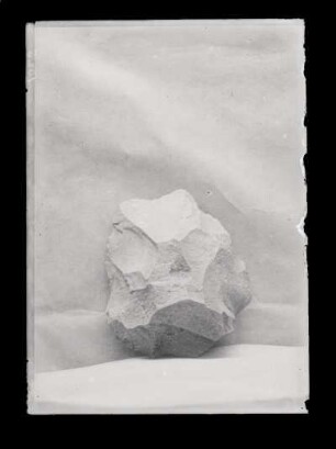[158]: Chile : Santiago ; Objektfotografien ; Paläolithische Objekte