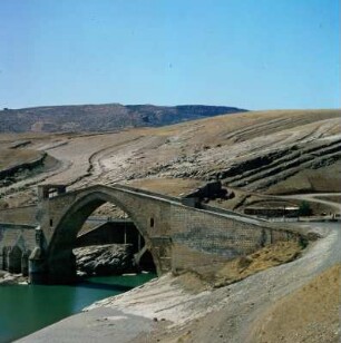 Malabadi Brücke : Türkei. Seldschukische Brücke über den Batman Çayı