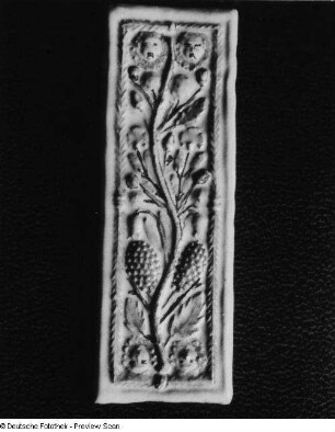 Velten. Keramik-Museum. Formgebäck (stilisierte Pflanze). Tonabdruck des Gebäckmodels, 18. Jahrhundert
