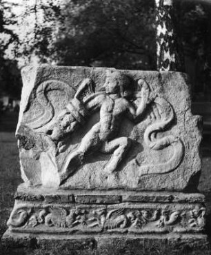Grabrelief mit geflügeltem Eros : Grabrelief mit geflügeltem Eros. Marmor. Klagenfurt: Landesmuseum für Kärnten, Provinzialrömische Archäologie, Inventar-Nr. 72
