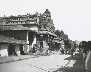 Straßenbild mit hinduistischem Tempel in Colombo