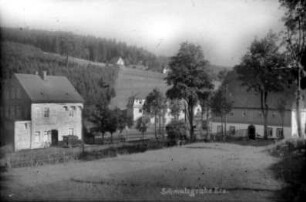 Am Bahnhof : li. Weigelt-Gasthof, dahinter alte Fabrik