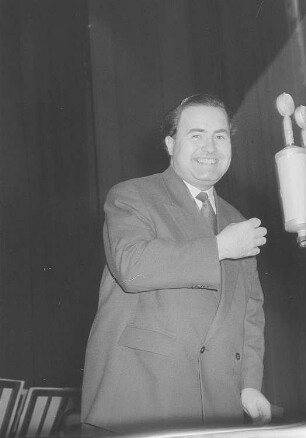 Portrait Heinz Quermanns während eines Auftritts bei der Ziehung der 52. Spielwoche des VEB Zahlenlotto