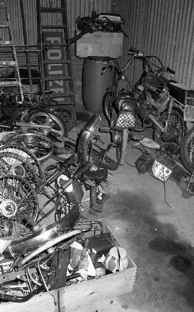 Diebstahl von Mopeds und Mofas durch eine zehnköpfige Jugendbande
