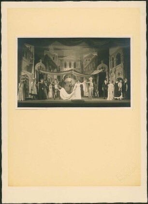 "Der Widerspenstigen Zähmung" von William Shakespeare. Hochzeitsszene mit Charlotte Strauch als Bianca und Heinz Klingenberg als Lucentio. 3. Akt, 2. Szene. Dresden: Schauspielhaus, 22.08.1935
